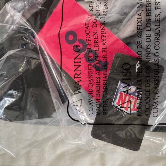 Las Vegas Raiders Foco Big Team Logo Scuff Slippers - Picture 3 of 8